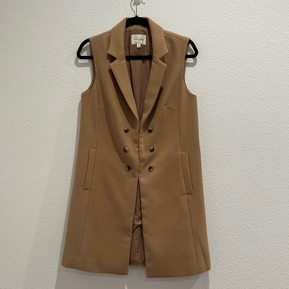 Pre owned Maison Jules size medium beige sleeveless vest coat